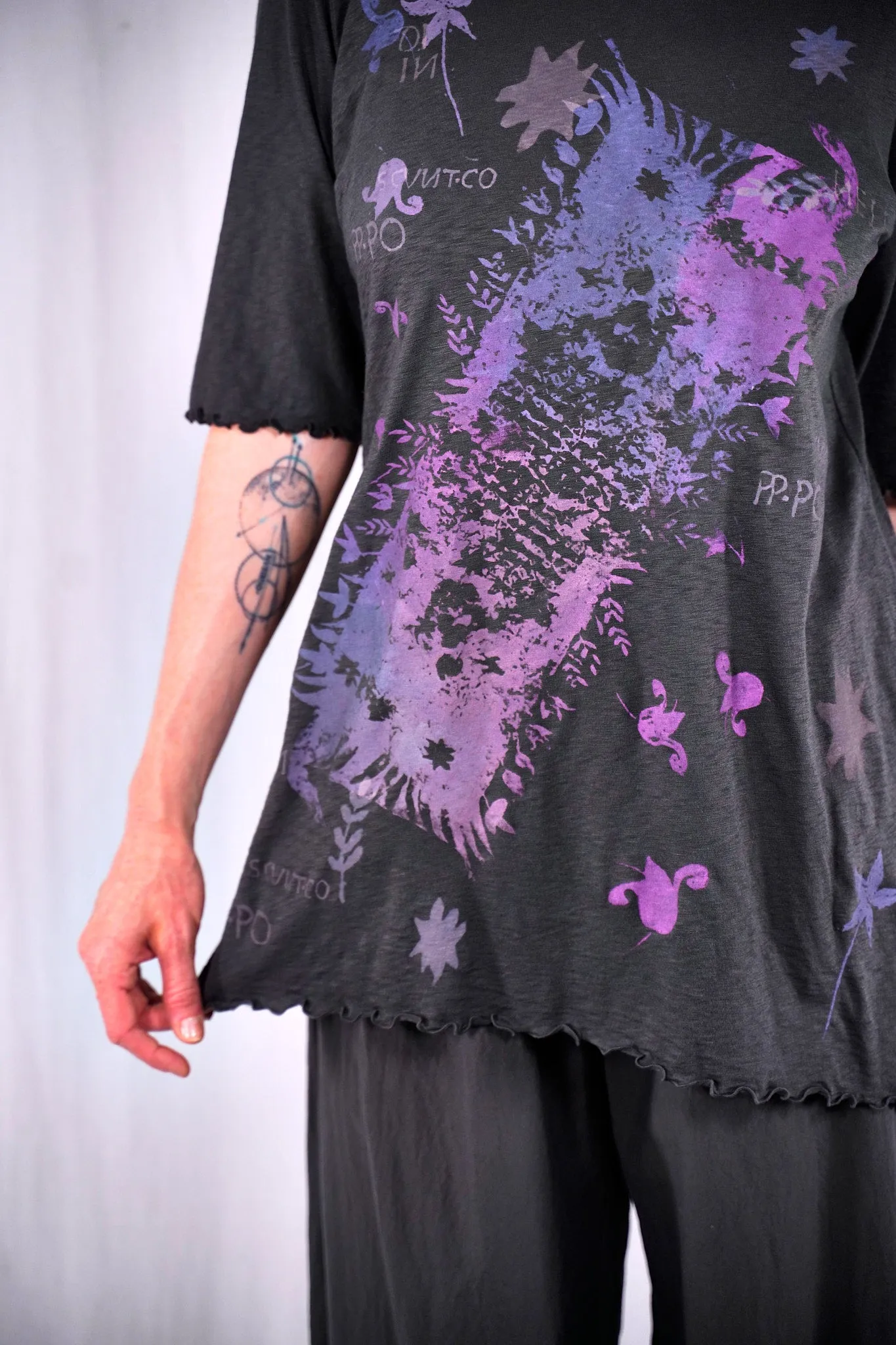 1600 Simple Tee Carbon-P