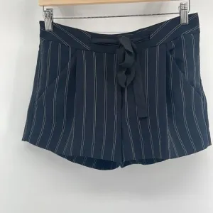 𝅺aritzia Wilfred pinstripe tie front shorts sz 2
