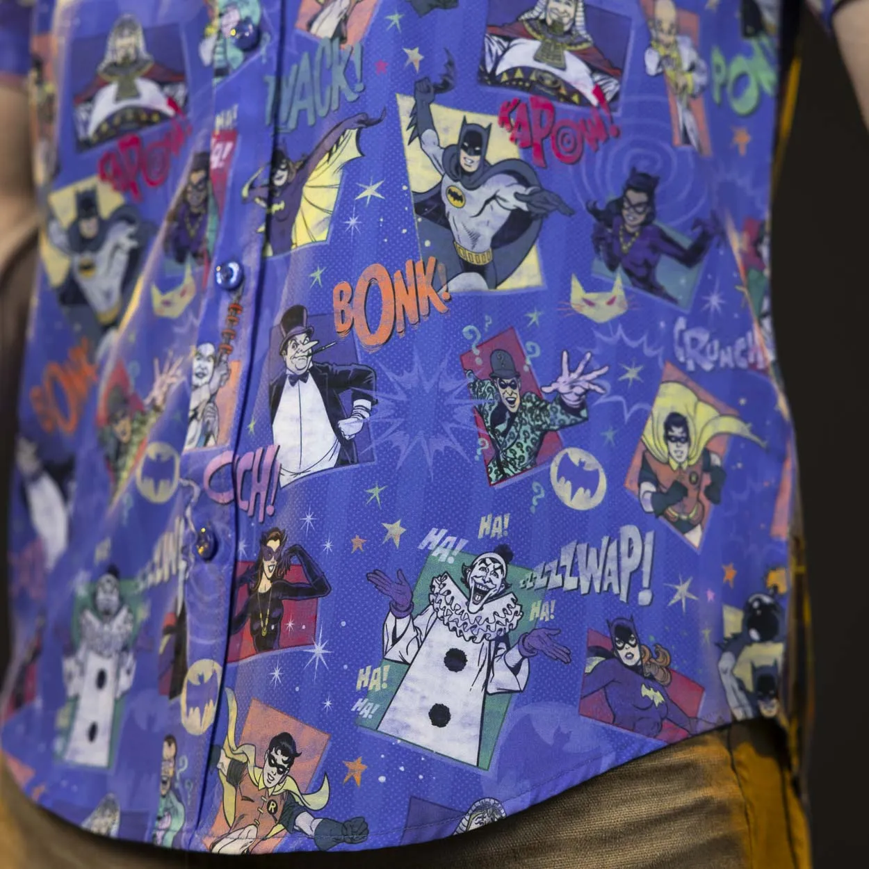 Batman™ 85th Anniversary "Kapow! Bonk! Thwack!" – KUNUFLEX Short Sleeve Shirt
