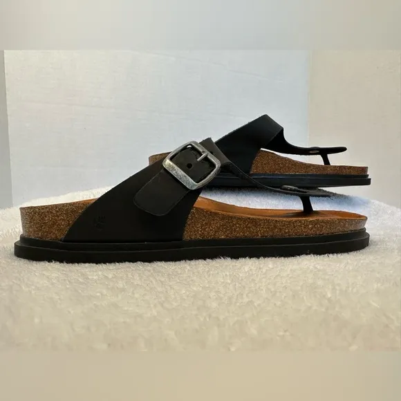 Bearpaw men’s sandal w/contour leather footbed, rubber sole, slightly cushioned.