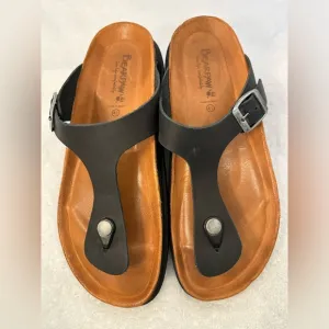 Bearpaw men’s sandal w/contour leather footbed, rubber sole, slightly cushioned.