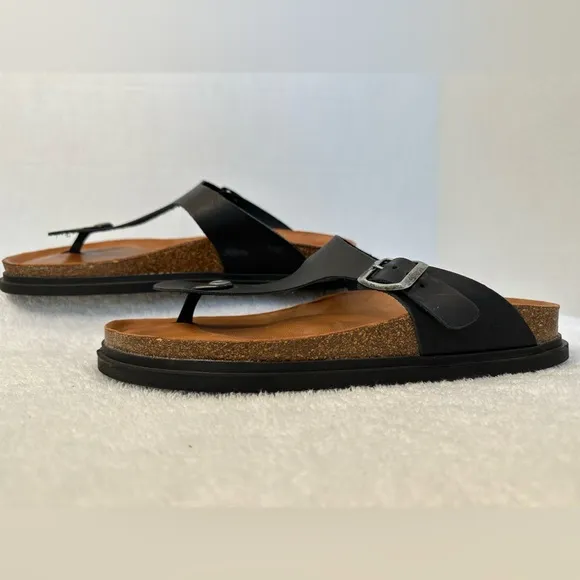 Bearpaw men’s sandal w/contour leather footbed, rubber sole, slightly cushioned.