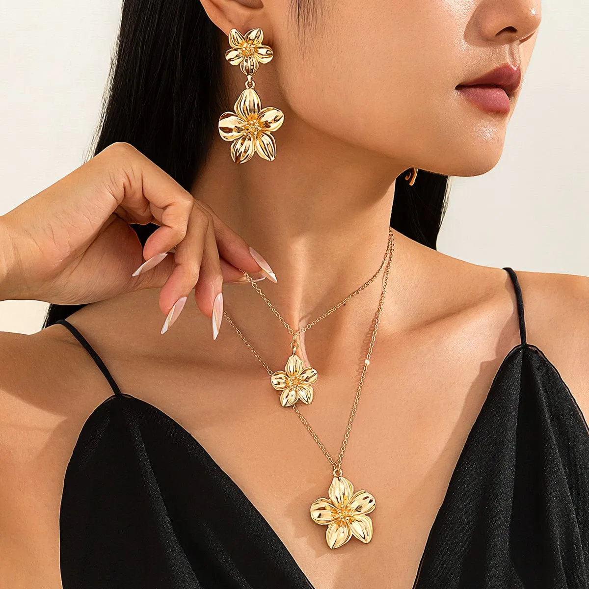 Chic 2pcs Textured Flower Pendant Necklace Earrings Set