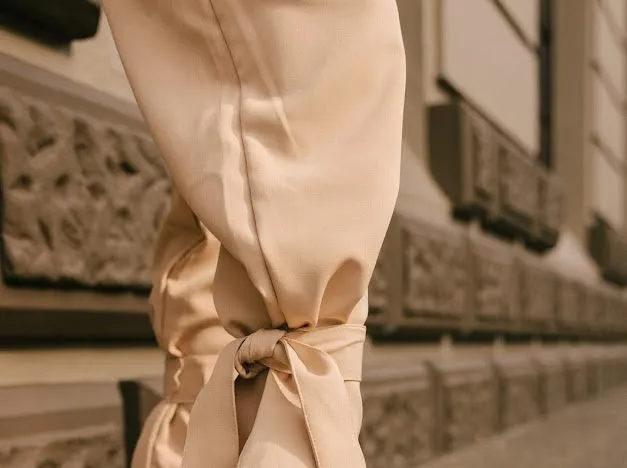 CHIC BEIGE BOW PANTS