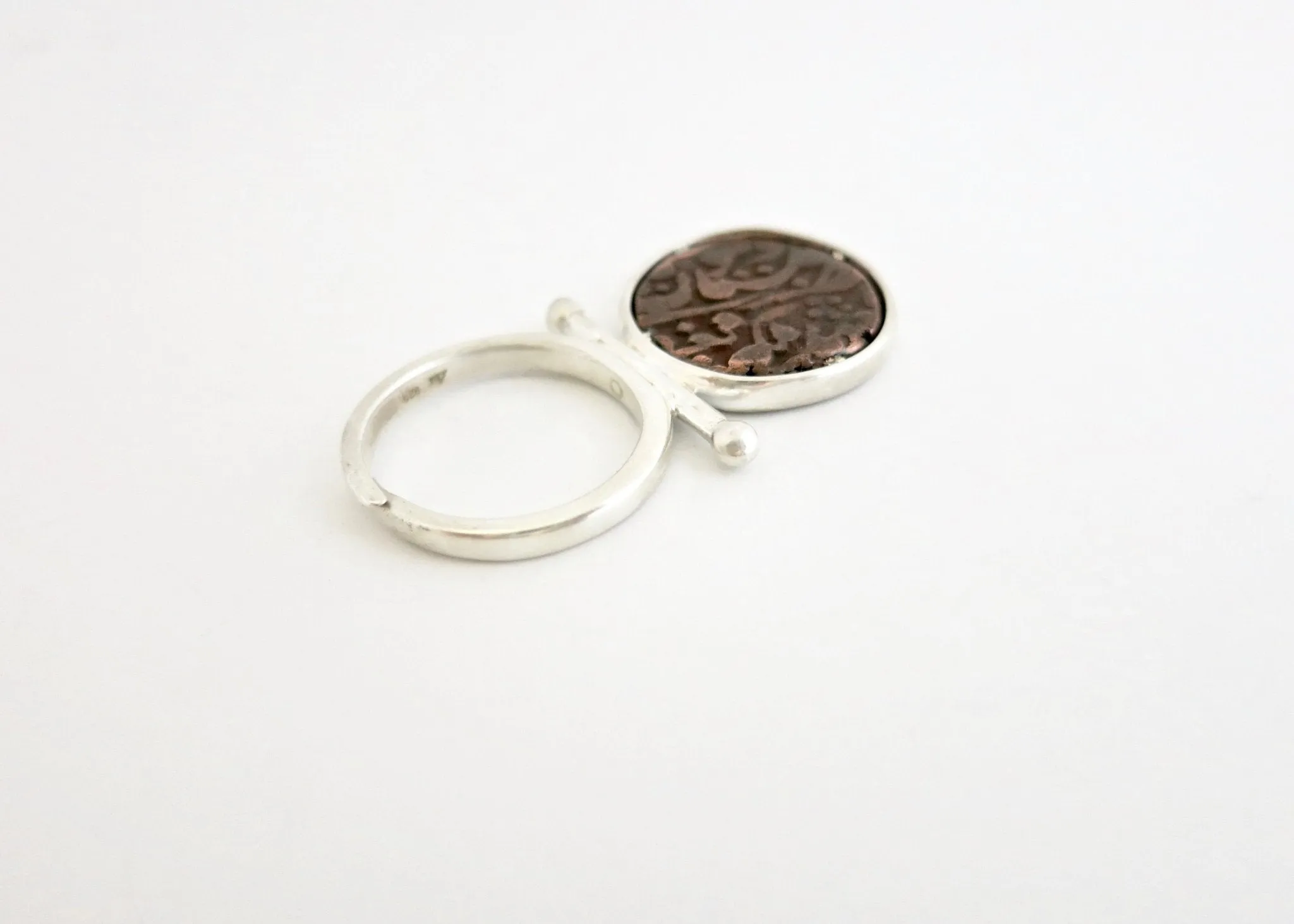 Conversation starter Mughal 'asharfi' ring cum pendant