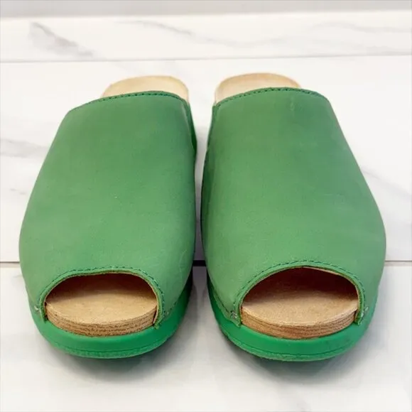 Dansko Ravyn Sandal in Lime Milled Nubuck 7