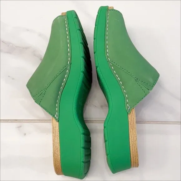 Dansko Ravyn Sandal in Lime Milled Nubuck 7