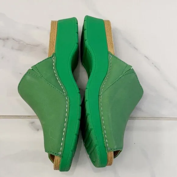 Dansko Ravyn Sandal in Lime Milled Nubuck 7