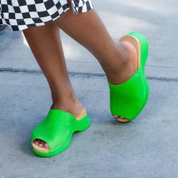 Dansko Ravyn Sandal in Lime Milled Nubuck 7