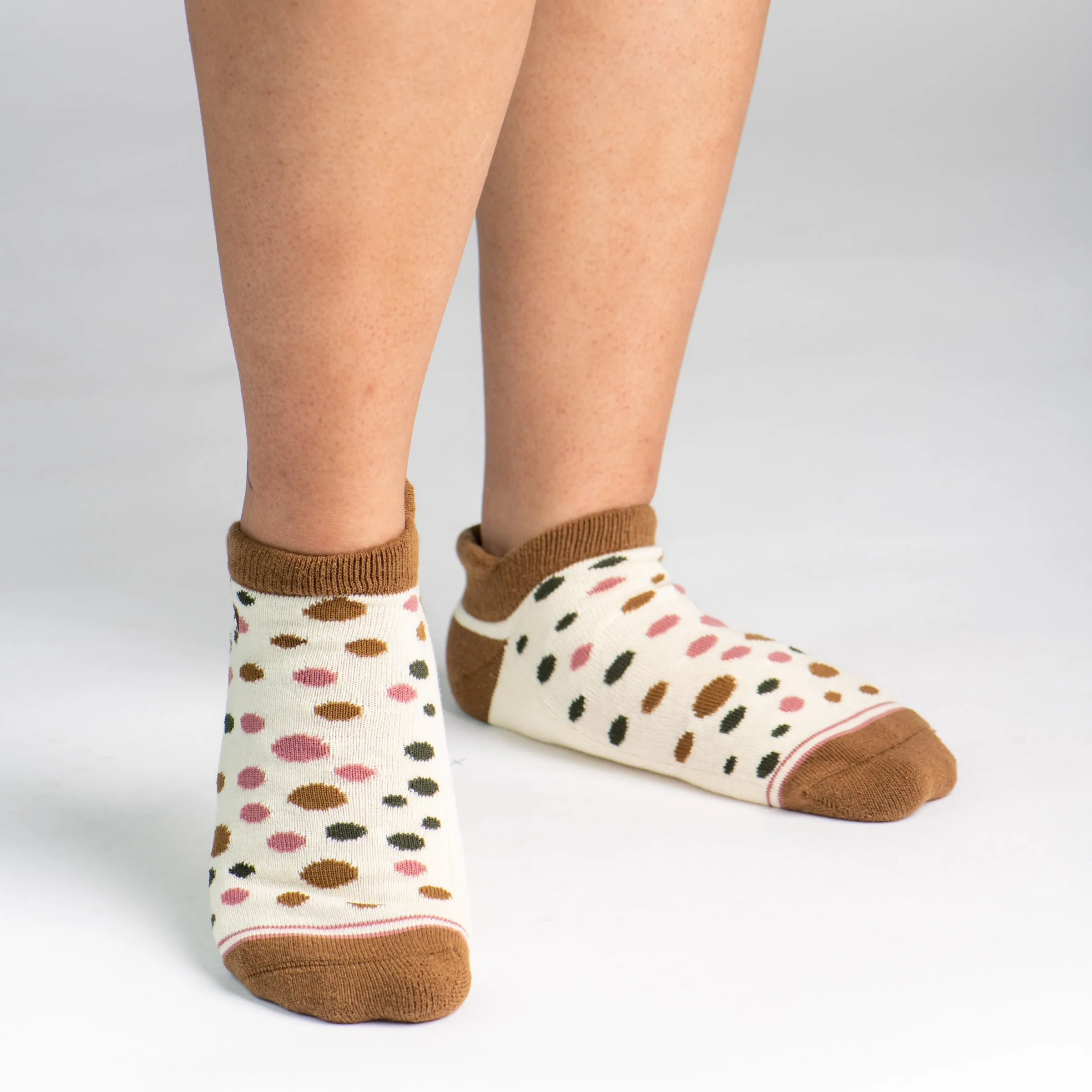Dr. Segal's x PUDUS Cushioned Socks | Comfy Ankle | Polka Dot Toasted Coconut