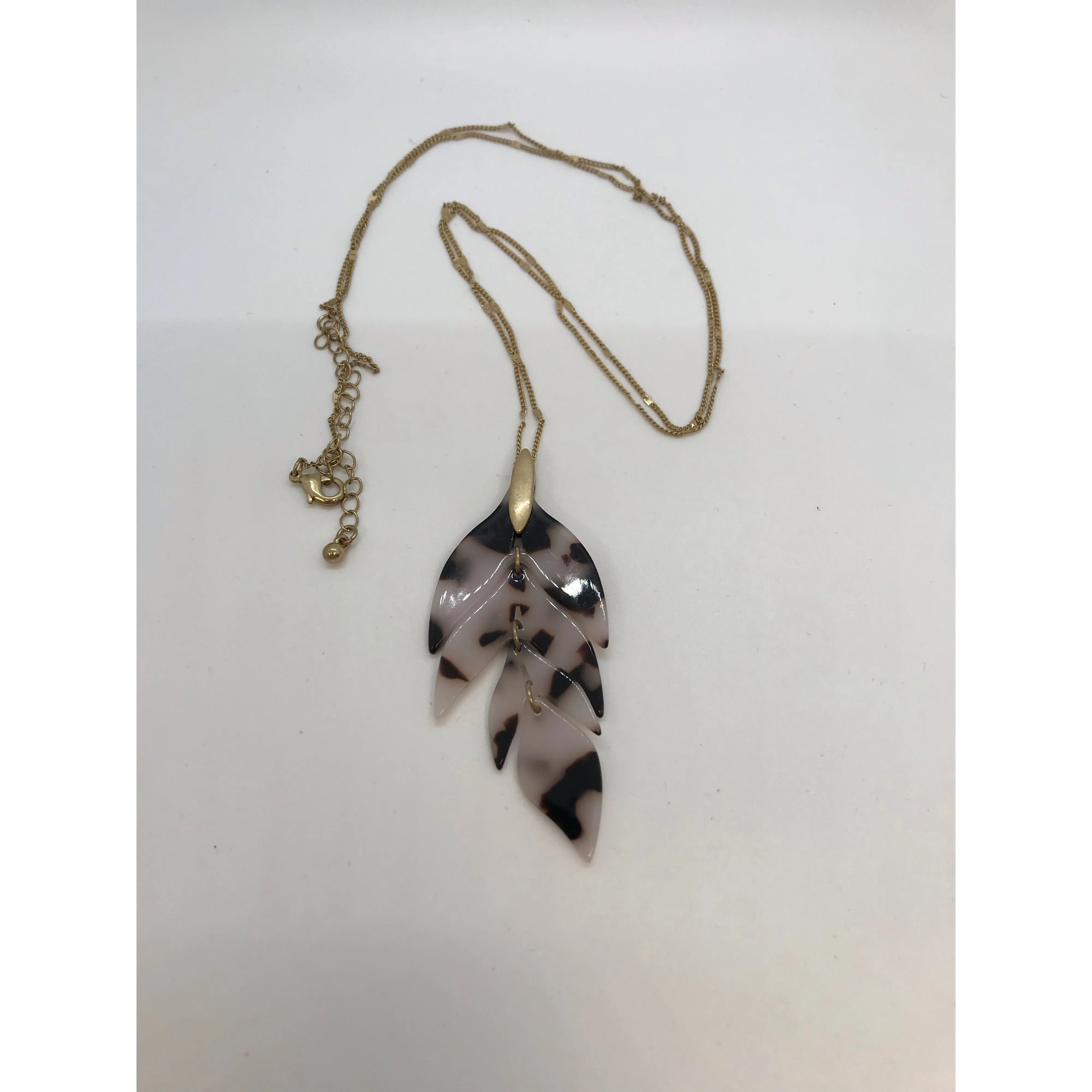 Just A Leafy Leopard Necklace in Neautral