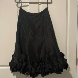 KM COLLECTIONS Black Ruffled Bubble Midi SkirtSize 8