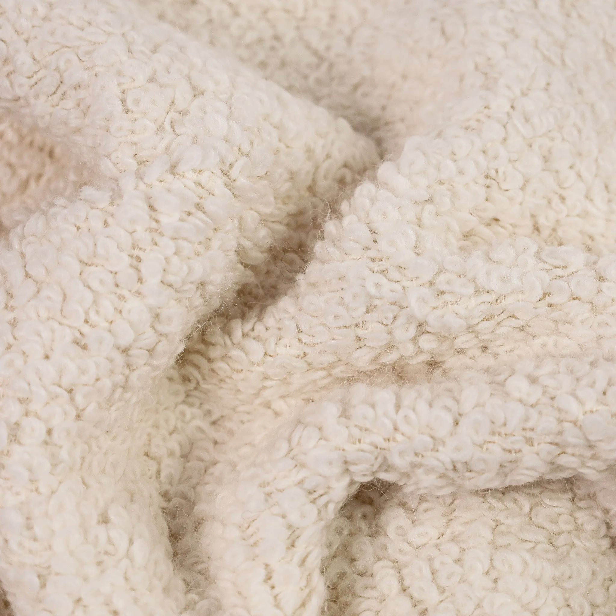 Kurlisuri Throw