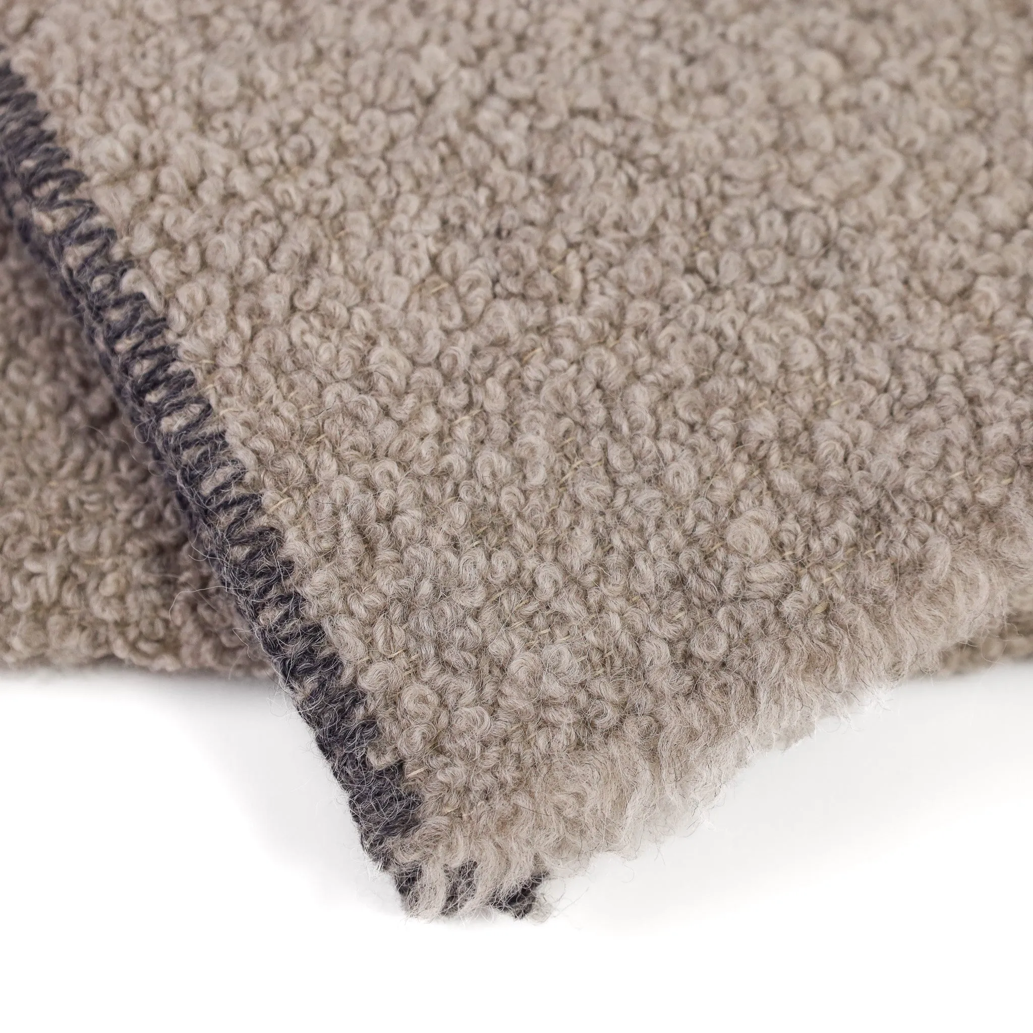 Kurlisuri Throw