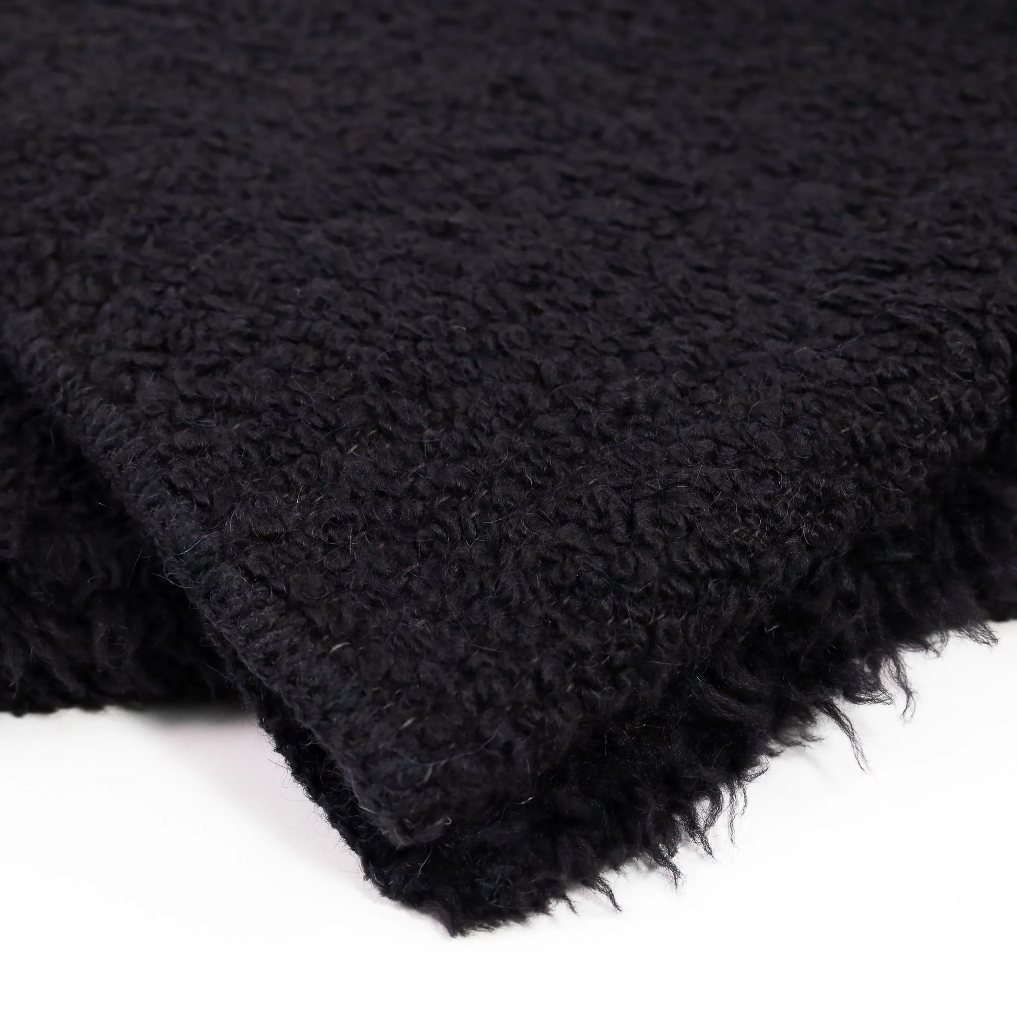 Kurlisuri Throw