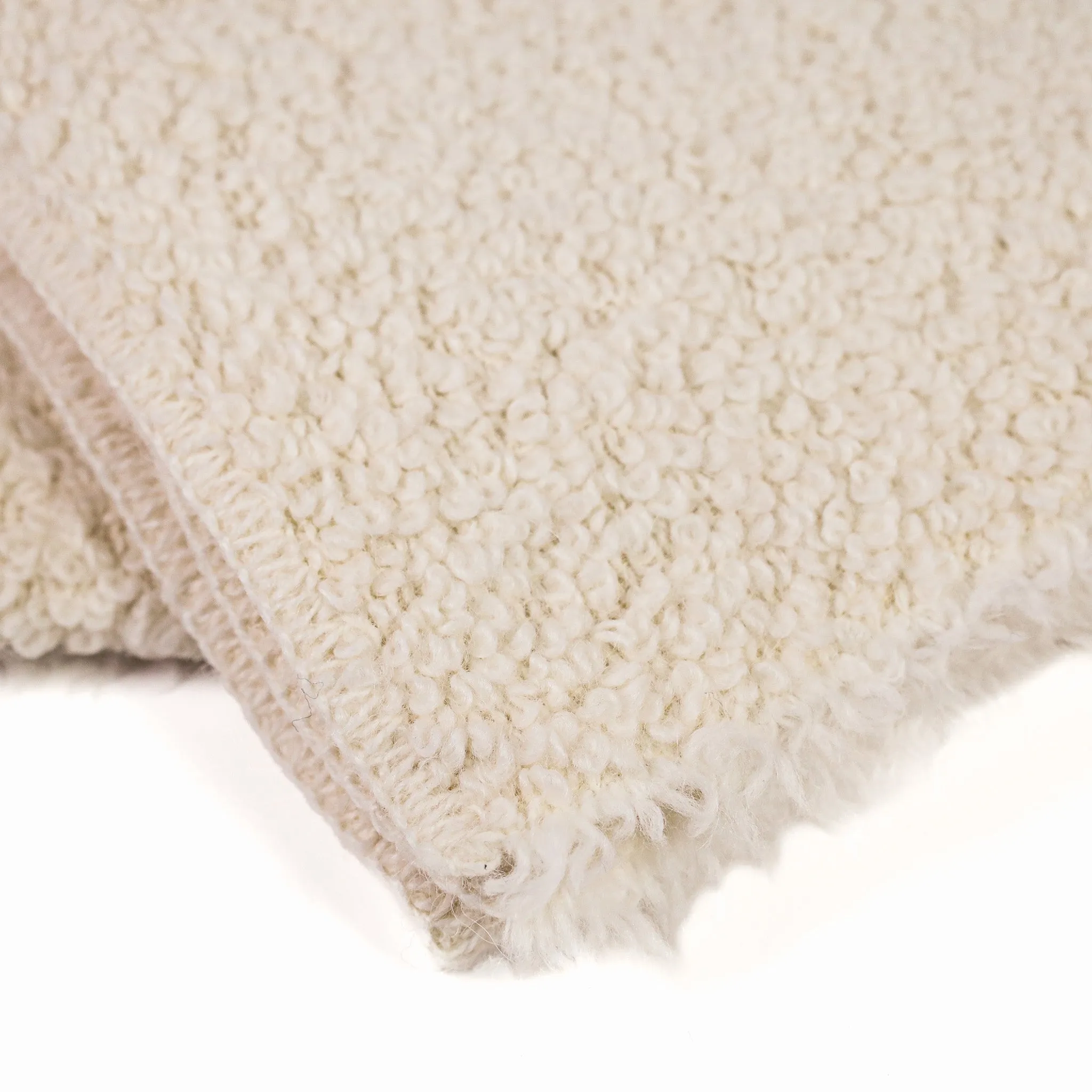 Kurlisuri Throw