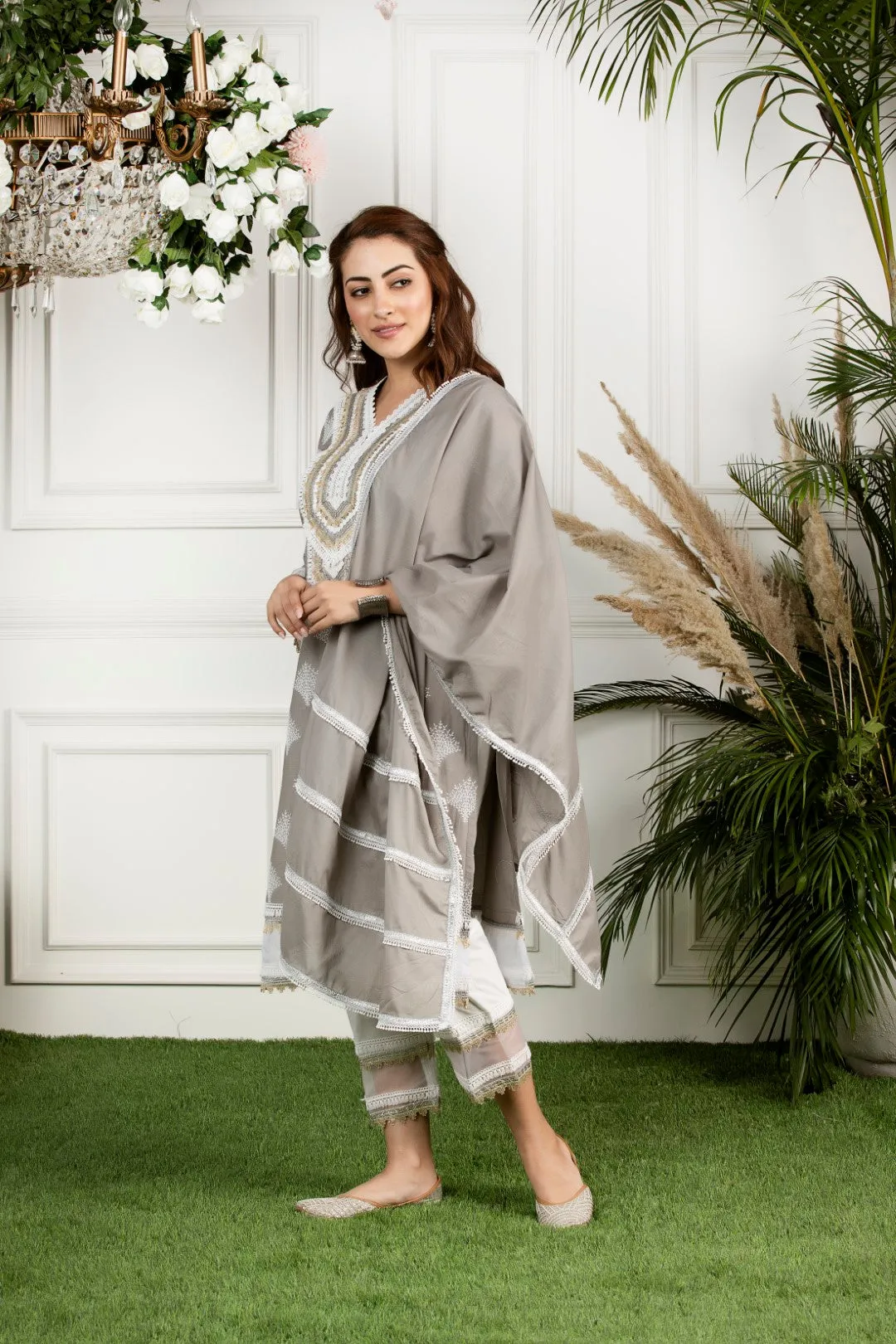 Mulmul side gota dupatta