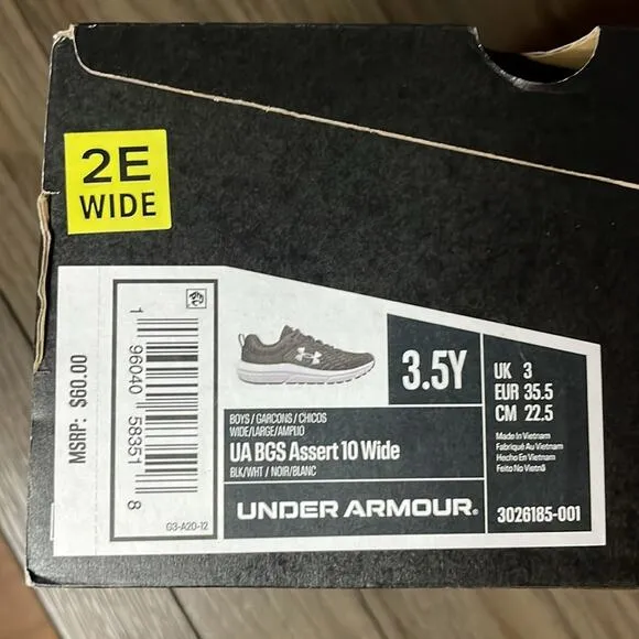 NIB Under Armour boys grade school Assert 10 shoe size 3.5wide