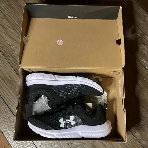 NIB Under Armour boys grade school Assert 10 shoe size 3.5wide