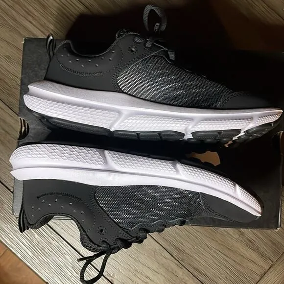 NIB Under Armour boys grade school Assert 10 shoe size 3.5wide