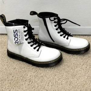 NWT Dr. Martens 1460 8-Eye White Lace Up Boot Little Girl