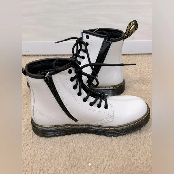 NWT Dr. Martens 1460 8-Eye White Lace Up Boot Little Girl