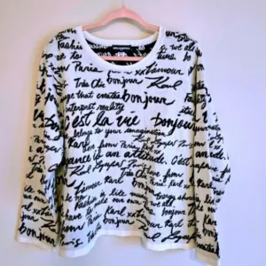 🦝NWT Karl Lagerfeld french motif lettered sweater
