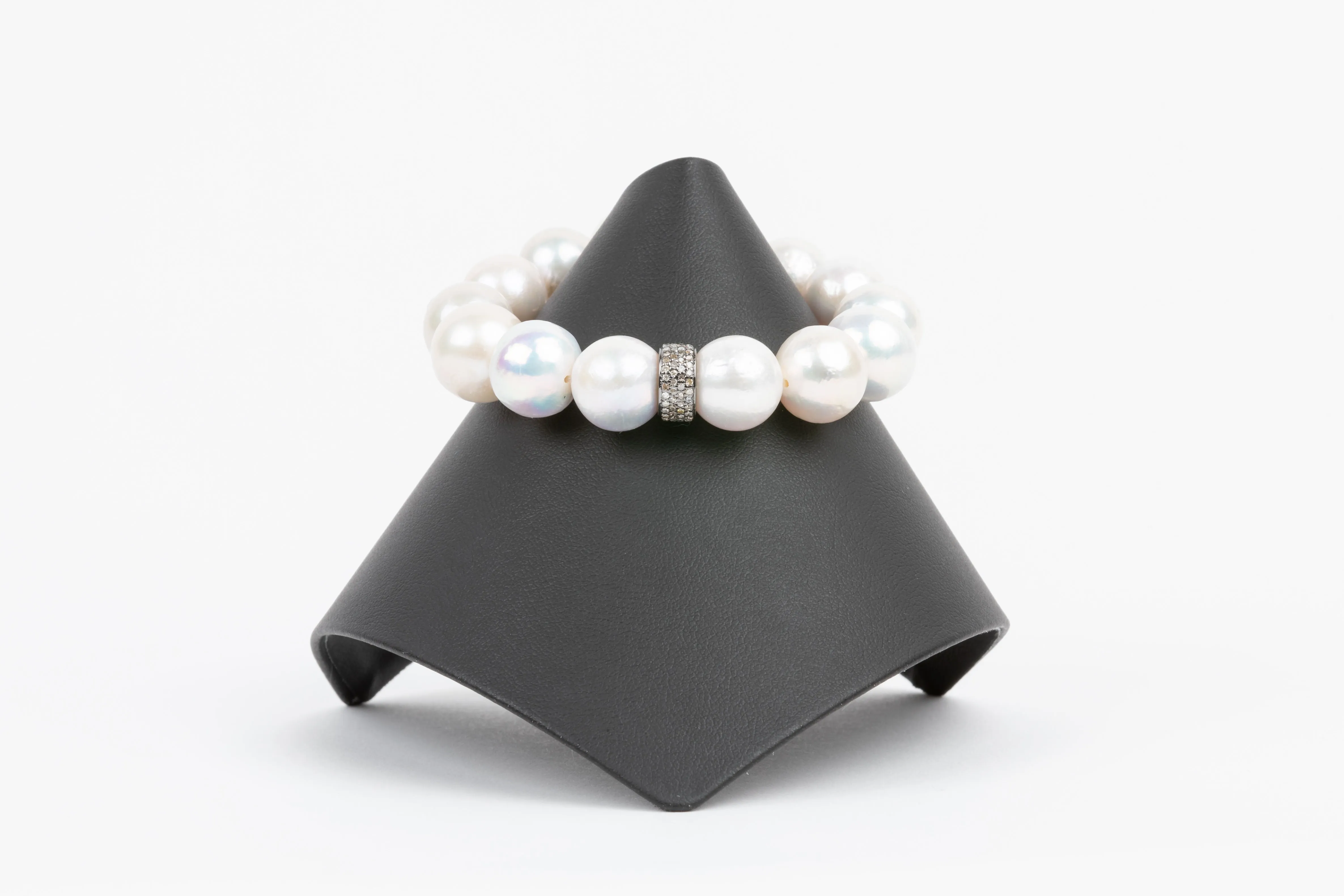 Pave Diamond, Pearl