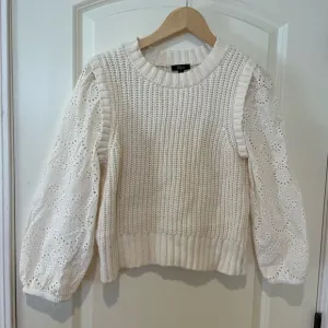 Rails Chic Cream Sweater with Eyelet Sleeves