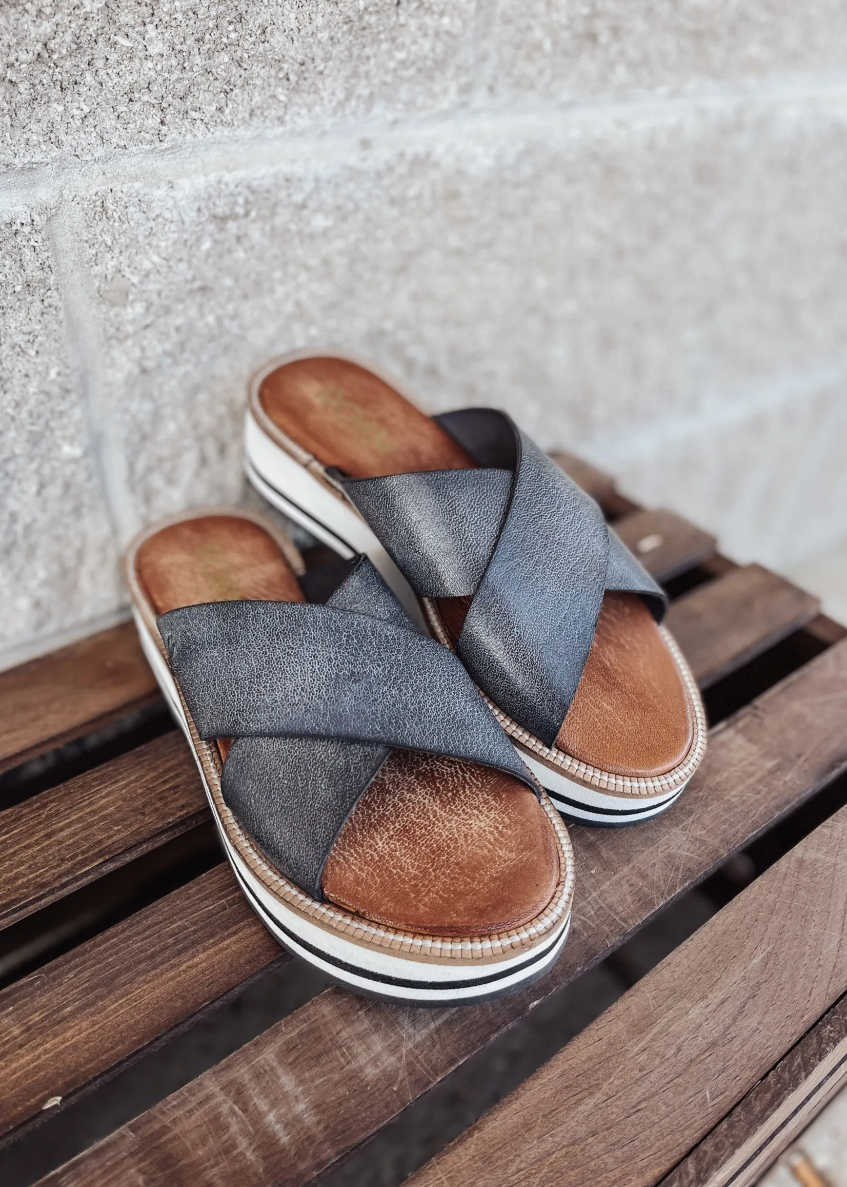 Shout Sandal- Black