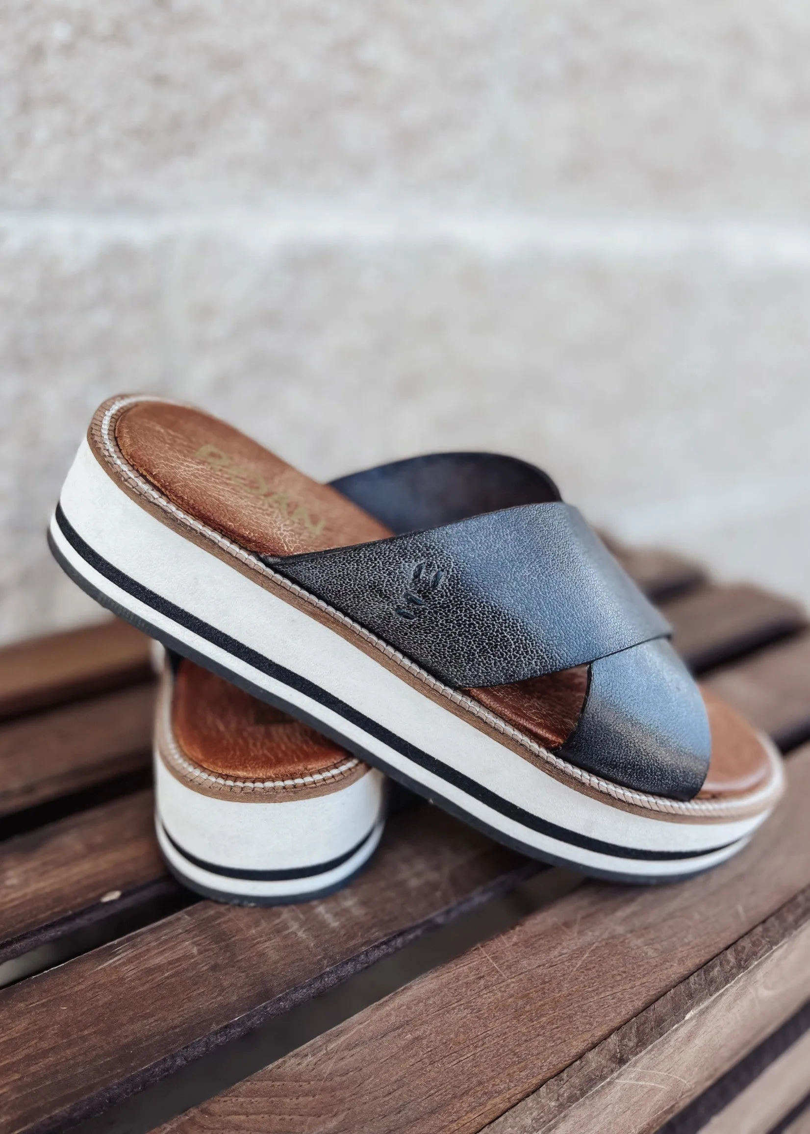 Shout Sandal- Black