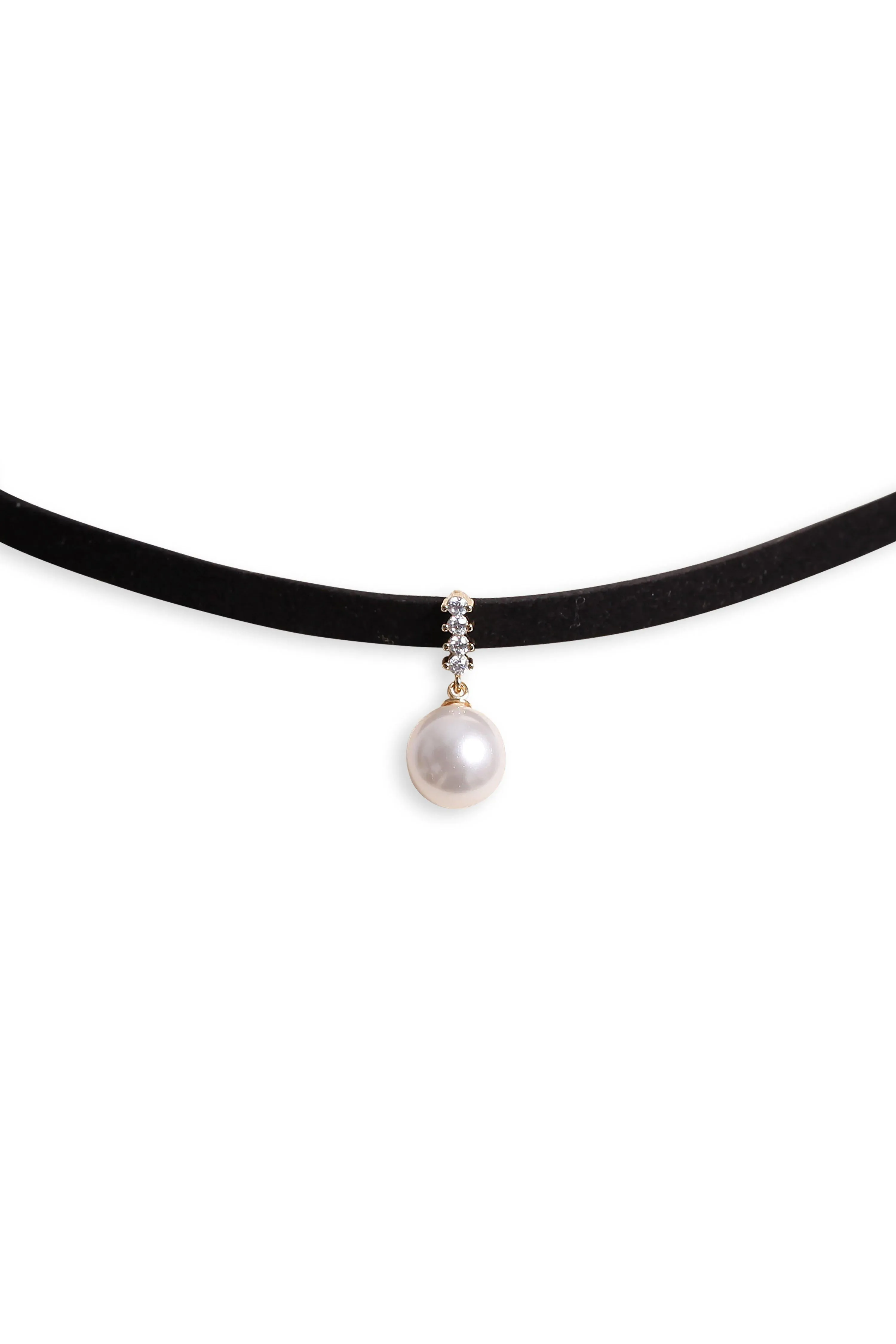 Simple pearl choker