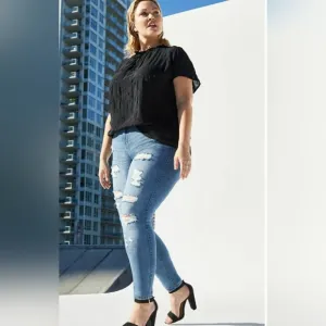 TORRID Premium Denim Distressed Bombshell Skinny  Jeans Size 22Tall