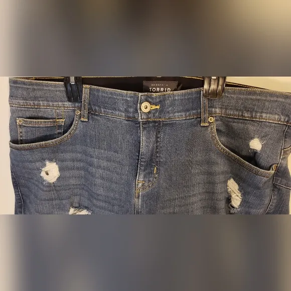 TORRID Premium Denim Distressed Bombshell Skinny  Jeans Size 22Tall