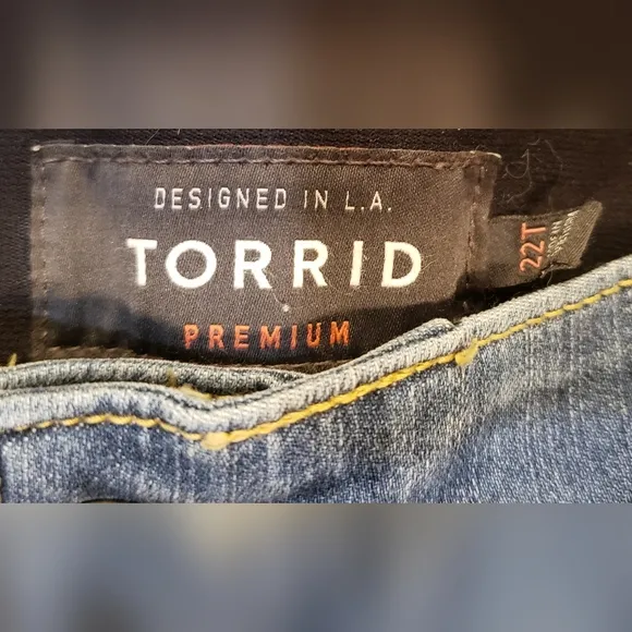 TORRID Premium Denim Distressed Bombshell Skinny  Jeans Size 22Tall