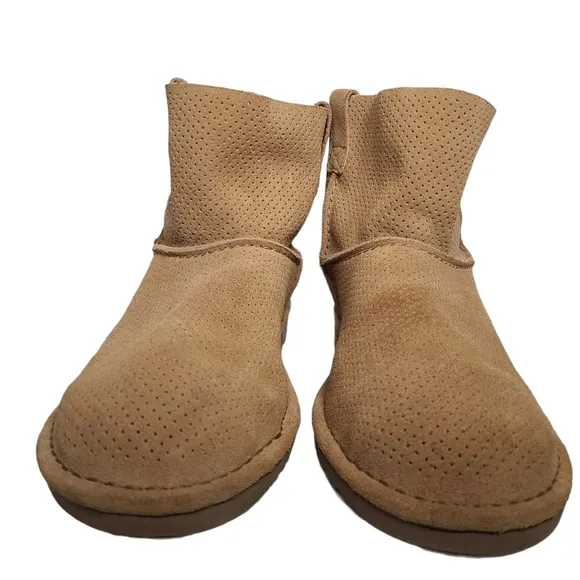 UGG Classic Unlined Mini Perf Leather Suede Boots 1016852 Size 9