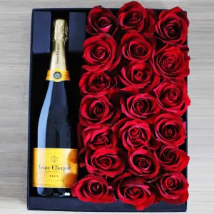 Une Boite Pleine De Roses